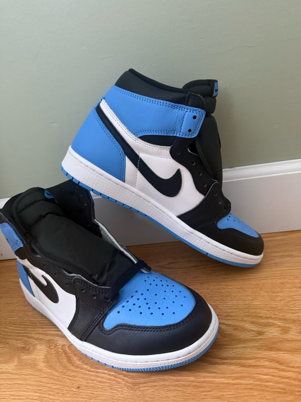 Jordan 1 retro High ‘UNC toe’ (never worn)